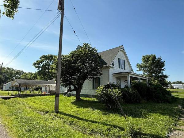 208 N Charles ST, Beecher City, IL 62414