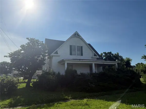 208 N Charles ST, Beecher City, IL 62414