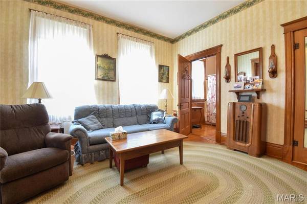 401 S Sixth ST, New Douglas, IL 62074