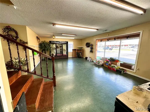 519 N N Jefferson AVE, Lebanon, MO 65536