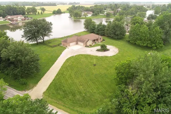 92 Rinderer RD, Trenton, IL 62293