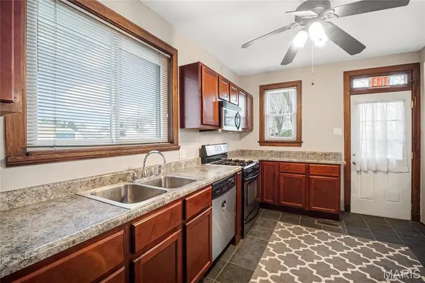 8700 Gravois RD, Affton, MO 63123