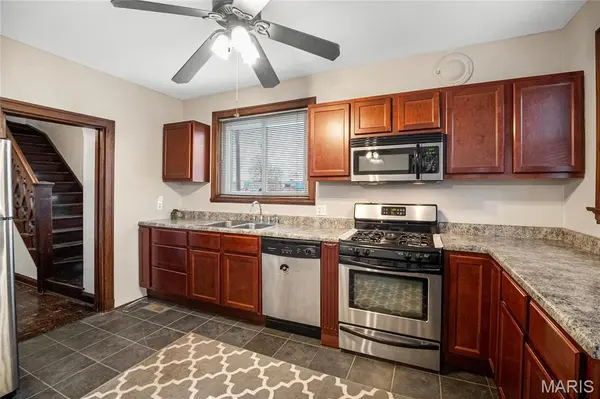 8700 Gravois RD, Affton, MO 63123
