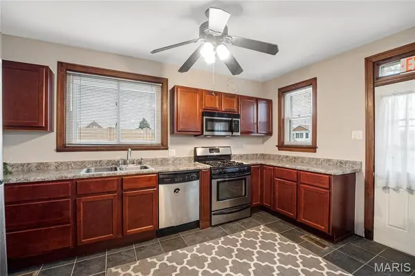 8700 Gravois RD, Affton, MO 63123
