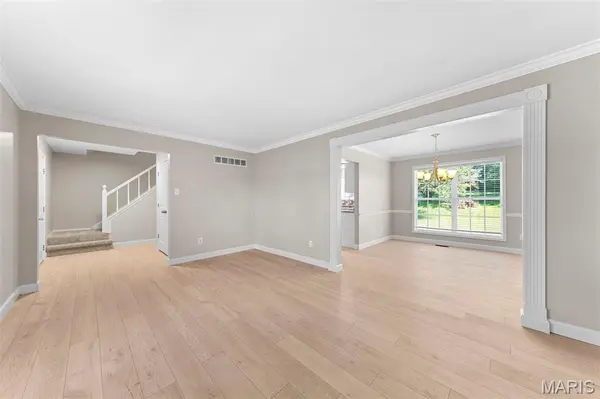 3009 Country Knoll DR, St Charles, MO 63303