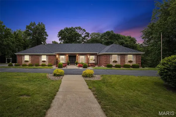 34 Siesta DR, Hannibal, MO 63401