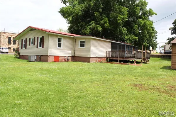 206 E Spring ST, Doniphan, MO 63935