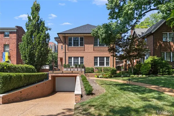 127 N Bemiston AVE, Clayton, MO 63105