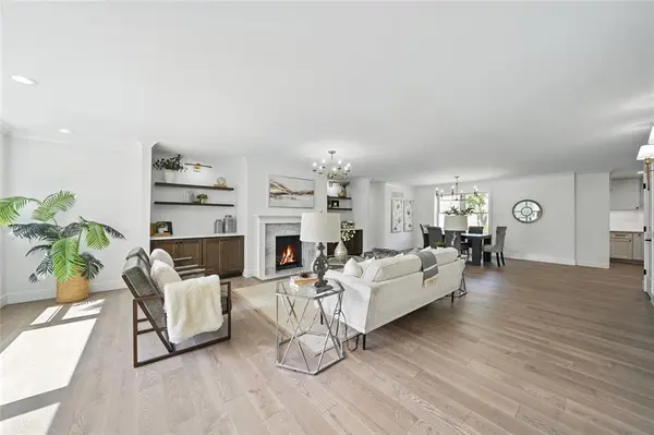 808 Francis PL, Clayton, MO 63105