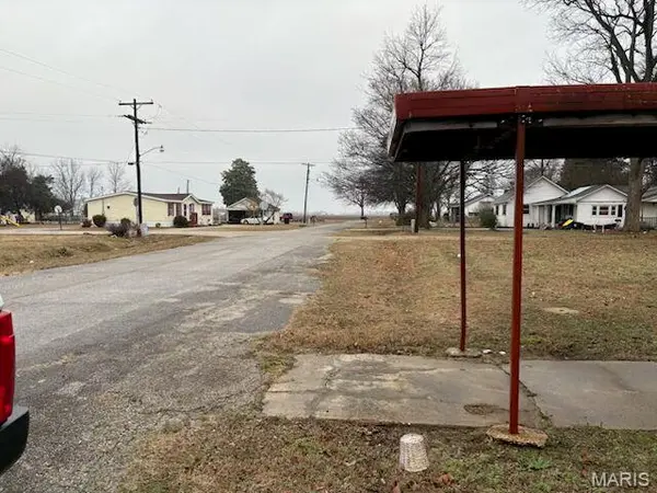 206 N Douglas ST, Arbyrd, MO 63821