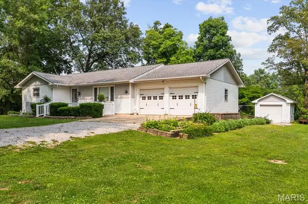 17 Wood DR, Boulder, IL 62231