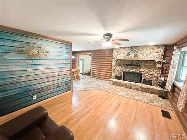 1 Timber LN, Salem, MO 65560