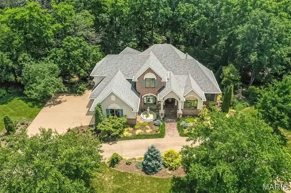 718 River Hills DR, Fenton, MO 63026