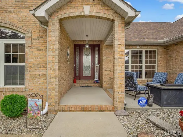 4184 Red Field DR, Swansea, IL 62226