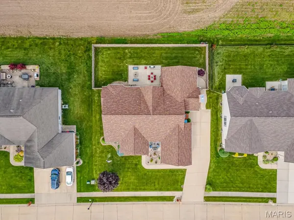 4184 Red Field DR, Swansea, IL 62226