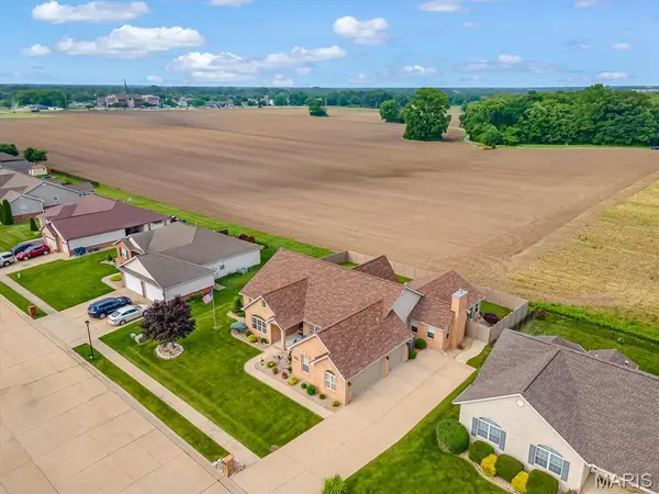4184 Red Field DR, Swansea, IL 62226
