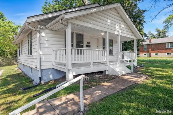 1323 Fairview AVE, University City, MO 63130