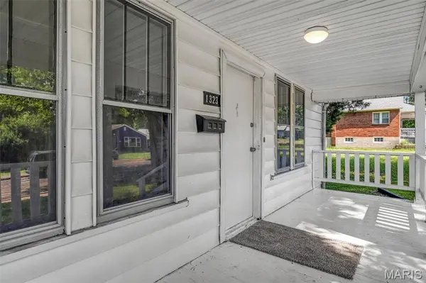 1323 Fairview AVE, University City, MO 63130