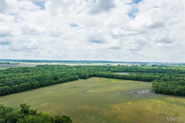 380 Yachtview DR, West Alton, MO 63386