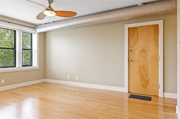 4220 McPherson AVE #303, St Louis, MO 63108