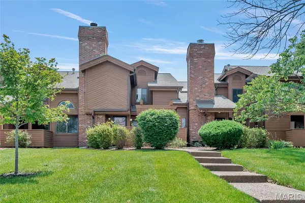 225 Hemingway LN #F,  Weldon Spring,  MO 63304