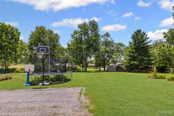3 Noel LN, Highland, IL 62249