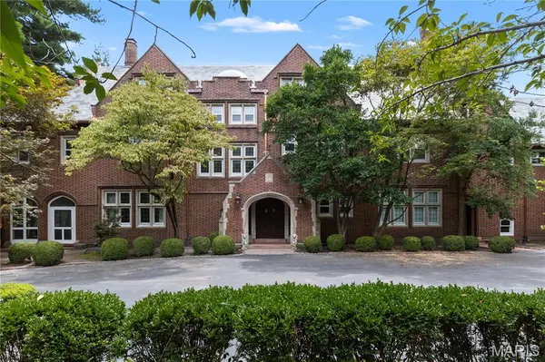 3 Brentmoor PARK, Clayton, MO 63105