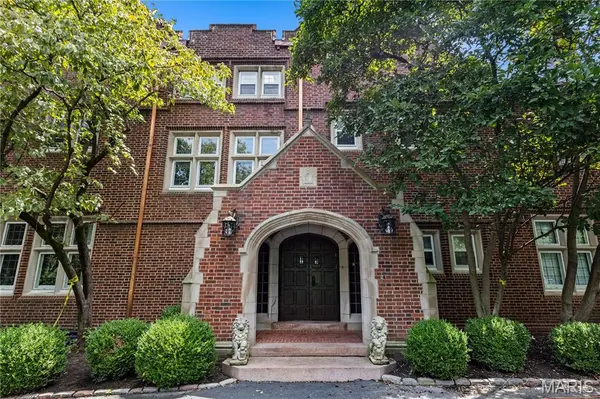3 Brentmoor PARK, Clayton, MO 63105