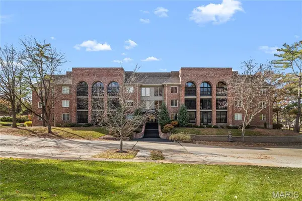 14316 Conway Meadows CT E #202, Chesterfield, MO 63017