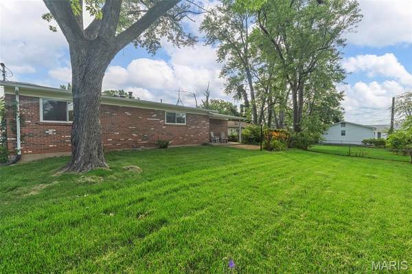 1960 David DR, Florissant, MO 63031