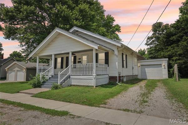 413 E Beach ST, Litchfield, IL 62056