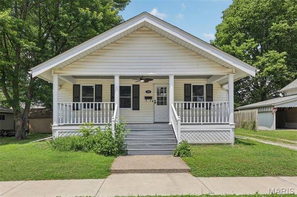 413 E Beach ST, Litchfield, IL 62056