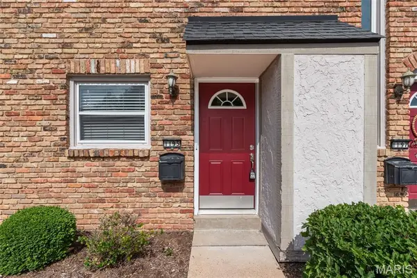 1195 Rue La Chelle WALK #1195, Creve Coeur, MO 63141