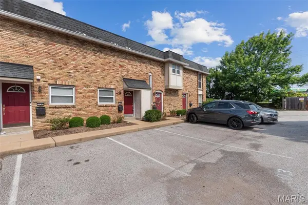 1195 Rue La Chelle WALK #1195, Creve Coeur, MO 63141