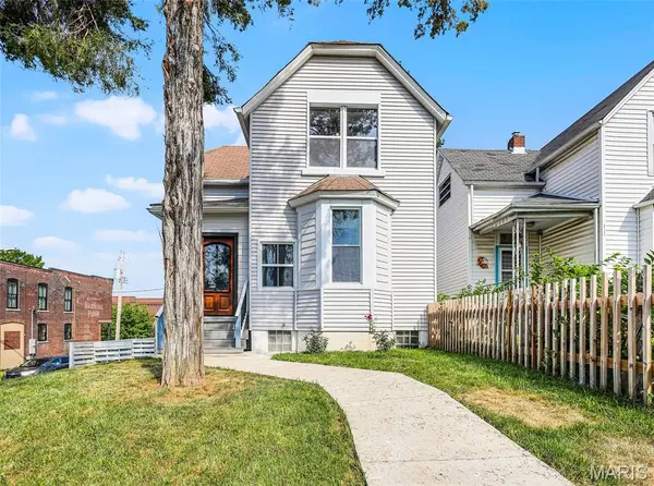 5123 Wicklow PL, St Louis, MO 63111