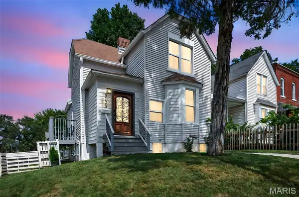 5123 Wicklow PL, St Louis, MO 63111