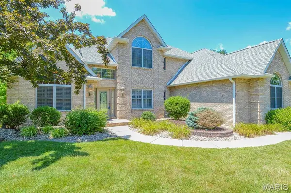15 Fox Mill DR, Maryville, IL 62062