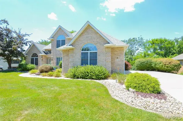 15 Fox Mill DR, Maryville, IL 62062