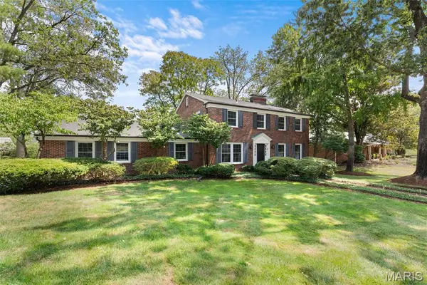 512 White Rose LN, Olivette, MO 63132