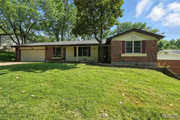 20 Hiddenbrook DR, Black Jack, MO 63033