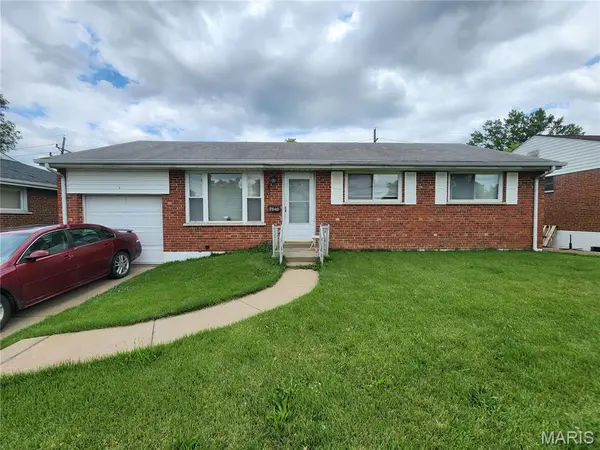 9340 Bellefontaine RD,  Bellefontaine Nghbrs,  MO 63137