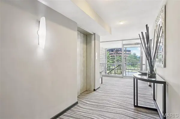 520 S Brentwood BLVD #3A, St Louis, MO 63105