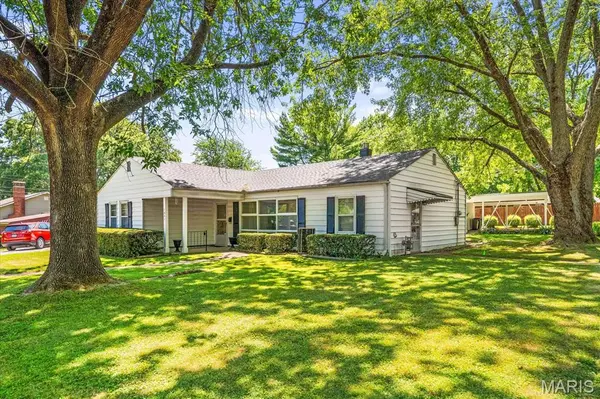 1631 Foster DR, Belleville, IL 62226