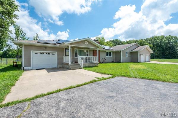 3612 Route 4, Staunton, IL 62088