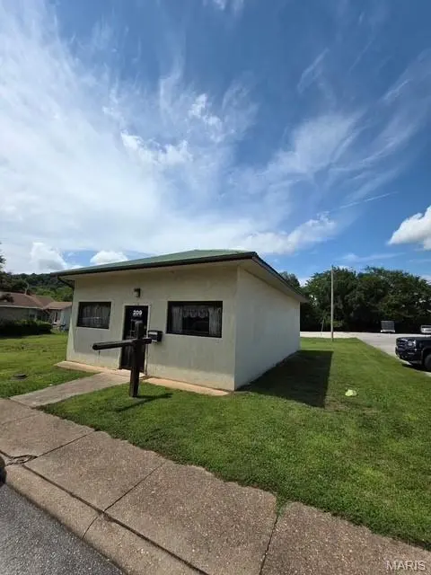 209 North ST, Waynesville, MO 65583
