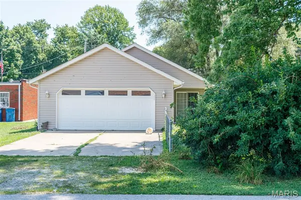 307 N Douglas ST, St Jacob, IL 62281