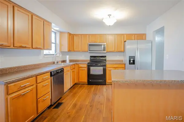 916 Carla DR, Troy, IL 62294