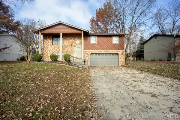 916 Carla DR, Troy, IL 62294