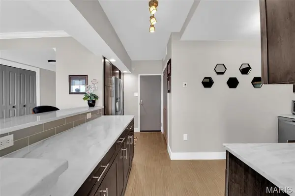 900 S Hanley RD #15B, Clayton, MO 63105