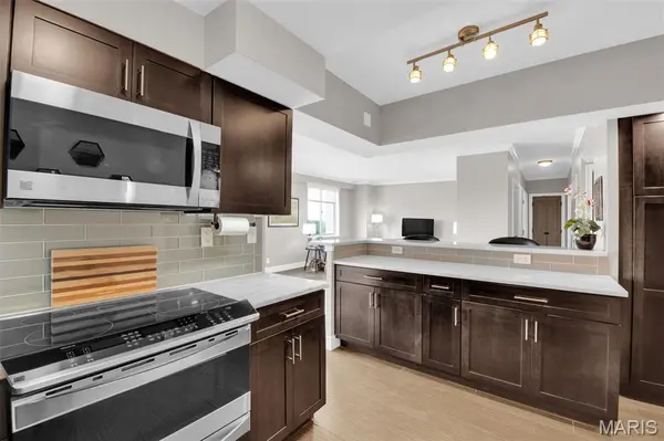 900 S Hanley RD #15B,  Clayton,  MO 63105